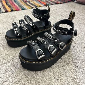 DR MARTENS BLAIRE II PATENT LEATHER PLATFORM SANDALS